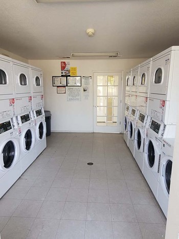 laundry facility l Villa Esperanza Apartments in Avenal CA